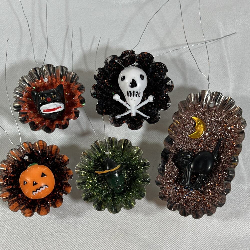 Set of 5 Vintage Tart Tin Diorama Halloween Ornaments Cat Pumpkin Skull Witch